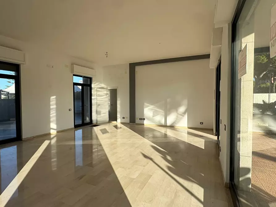 Immagine 5 di Locale commerciale in vendita  in VIA VITTORIO VENETO a Monopoli