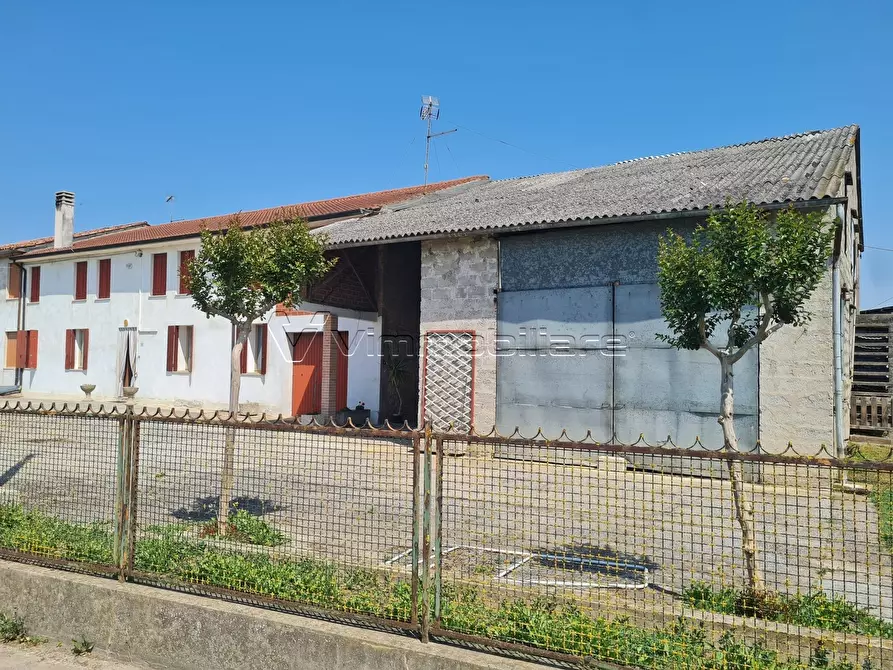 Immagine 4 di Casa bifamiliare in vendita  in Via A. Manzoni 20 a Campiglia Dei Berici
