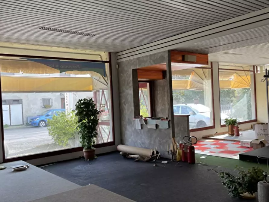Immagine 1 di Locale commerciale in vendita  in Piazza Marconi 15 a Val Liona