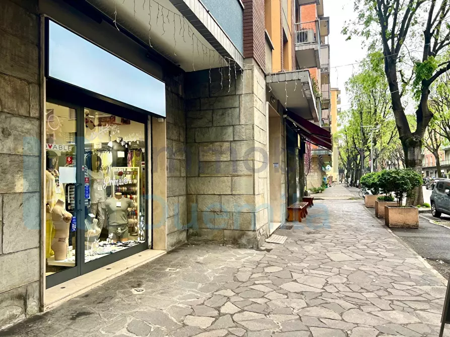 Immagine 13 di Attività commerciale in vendita  a Bologna