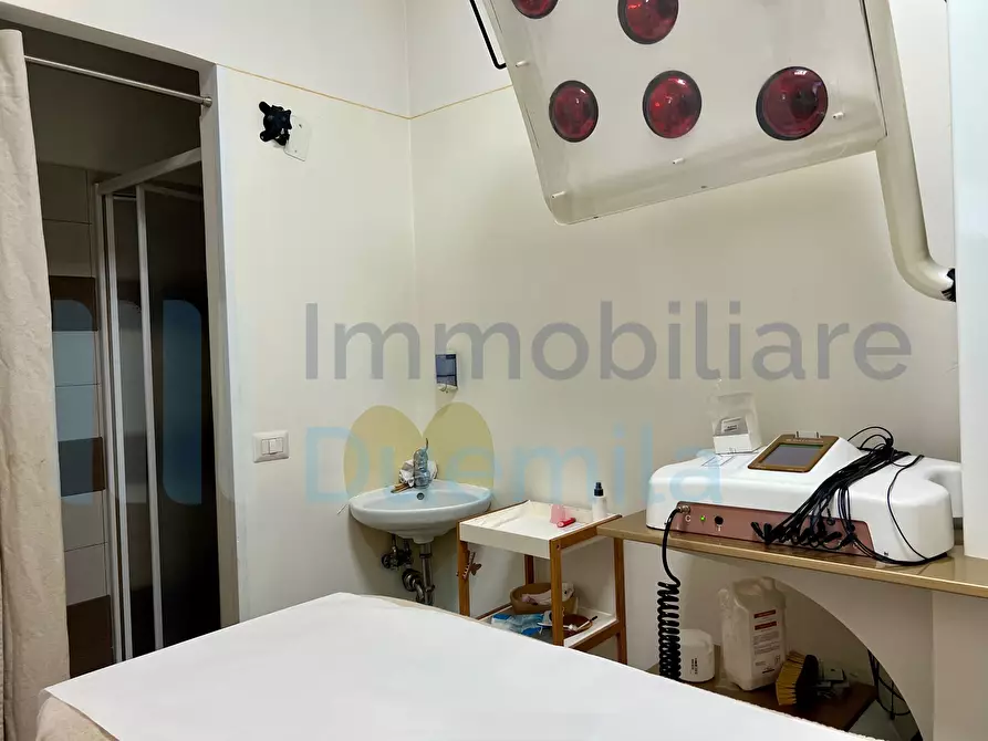 Immagine 15 di Attività artigianale in vendita  a Bologna