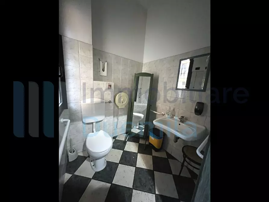 Immagine 20 di Tabaccheria in vendita  a Bologna