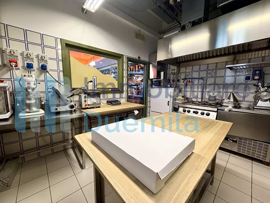 Immagine 14 di Attività artigianale in vendita  a Bologna