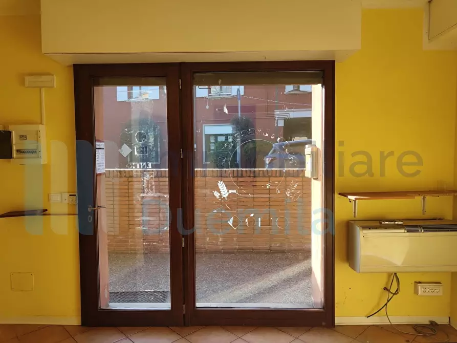 Immagine 2 di Locale commerciale in vendita  a Zola Predosa