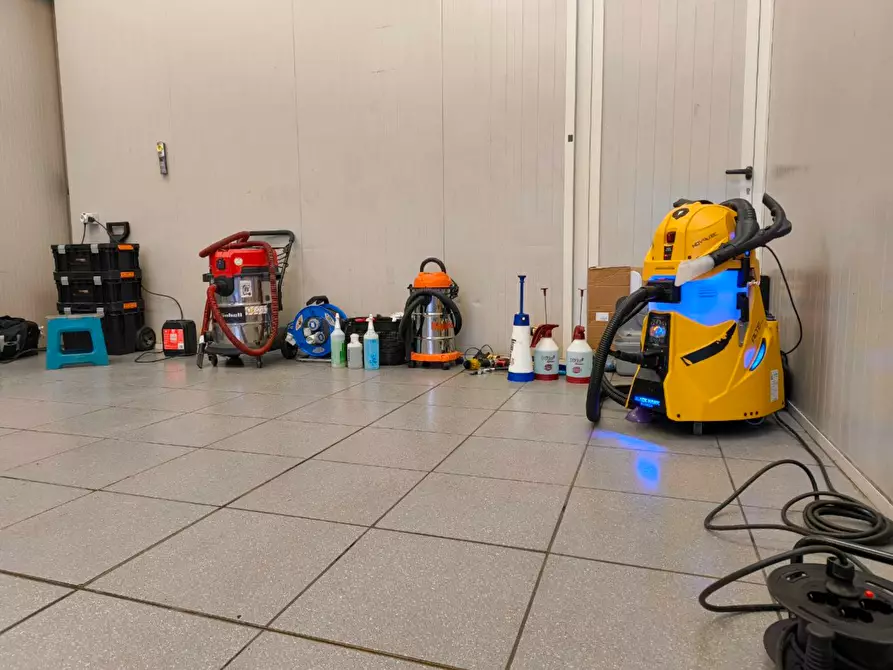 Immagine 2 di Attività artigianale in vendita  a Bologna