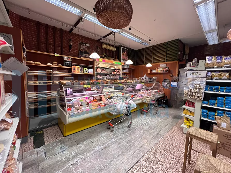 Immagine 6 di Attività commerciale in vendita  a Bologna