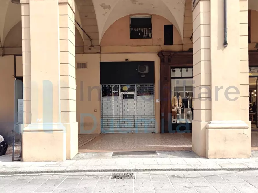 Immagine 9 di Locale commerciale in affitto  a Bologna