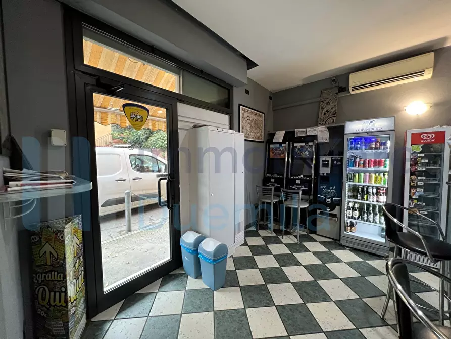 Immagine 7 di Tabaccheria in vendita  a Bologna