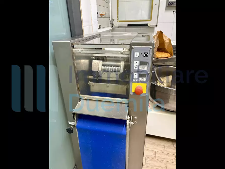 Immagine 9 di Attività artigianale in vendita  a San Giorgio Di Piano