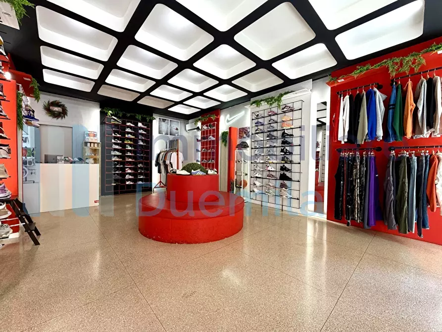 Immagine 1 di Attività commerciale in vendita  a Bologna