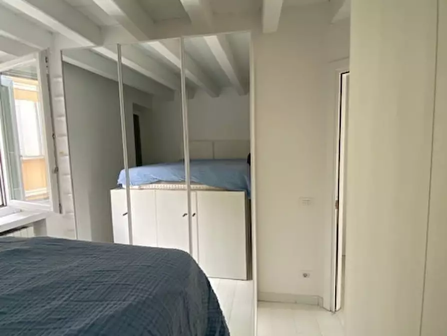 Immagine 10 di Bilocale in affitto  a Desenzano Del Garda