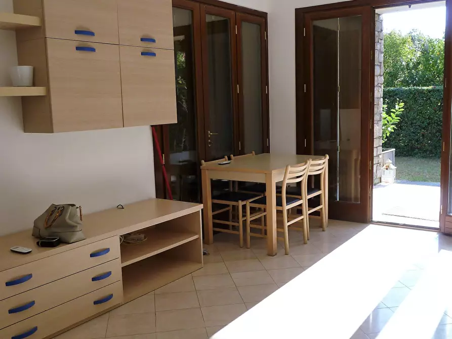 Immagine 7 di Bilocale in affitto  a Desenzano Del Garda