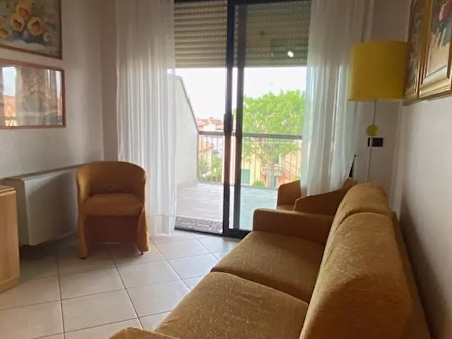 Immagine 12 di Bilocale in affitto  a Desenzano Del Garda
