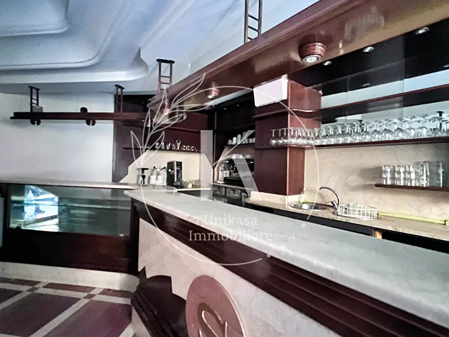 Immagine 8 di Locale commerciale in affitto  in corso italia a Savona