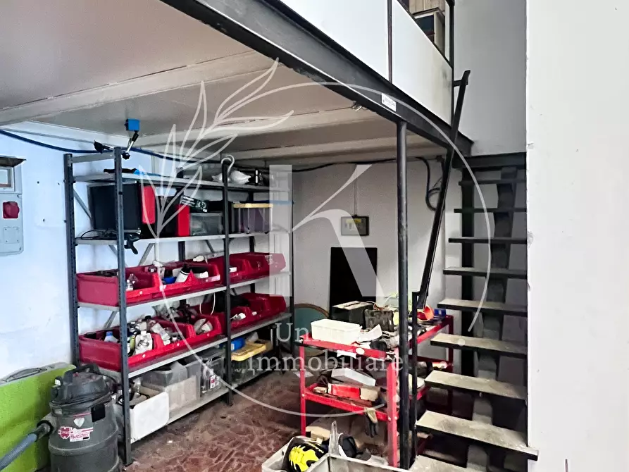 Immagine 3 di Locale commerciale in vendita  in Corso Tardy e Benech a Savona