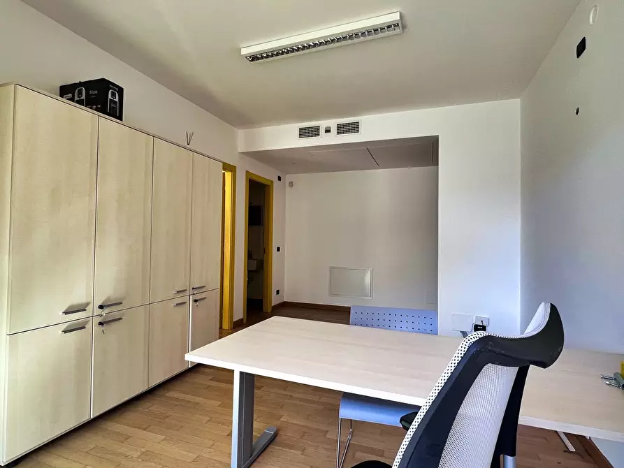 Immagine 8 di Ufficio in affitto  in Piazza Guido Rossa a Savona