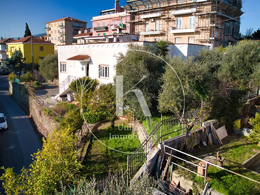 Immagine 5 di Villa in vendita  in Via Bellavista 12 a Savona