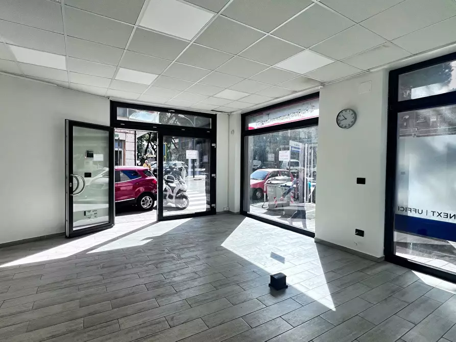 Immagine 1 di Locale commerciale in affitto  in Corso Tardy e Benech 26 R a Savona