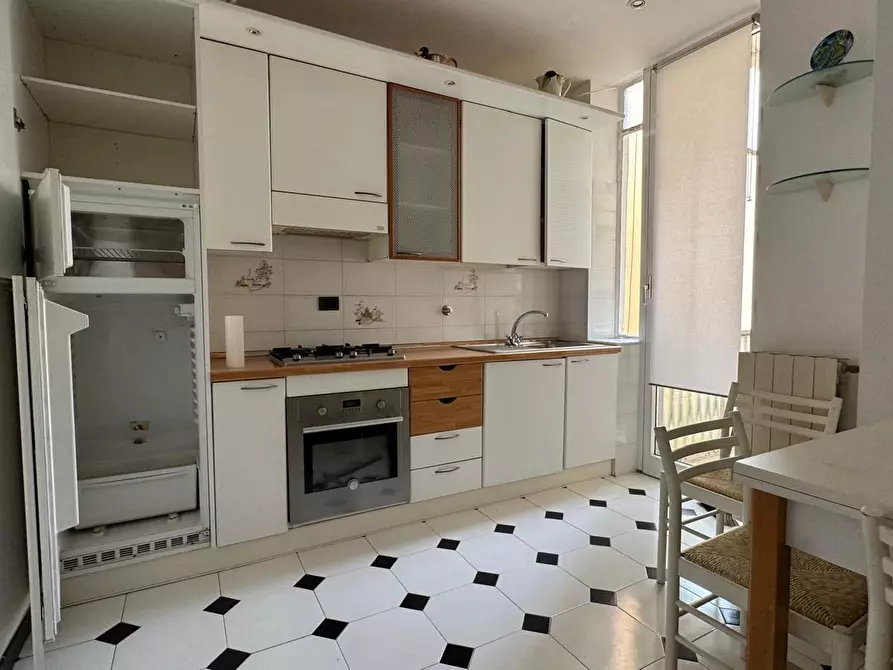 Immagine 6 di Quadrilocale in vendita  in Via Giacomo Leopardi a Savona
