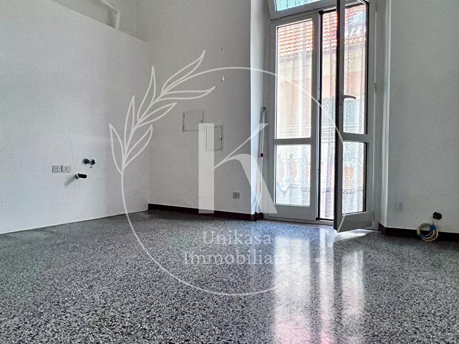 Immagine 11 di Quadrilocale in vendita  in Via Giuseppe Parini 14 a Vado Ligure