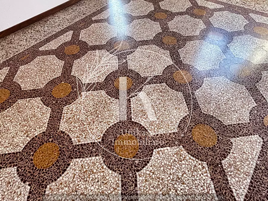 Immagine 5 di Pentalocale in vendita  in Piazza Sisto IV 1 a Savona