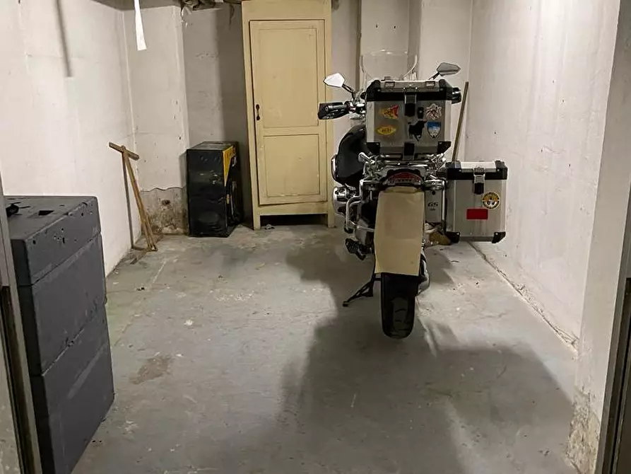 Immagine 2 di Garage in vendita  in Via Angelo Bevilacqua a Savona