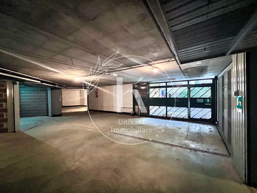 Immagine 11 di Garage in vendita  in via Mentana a Savona