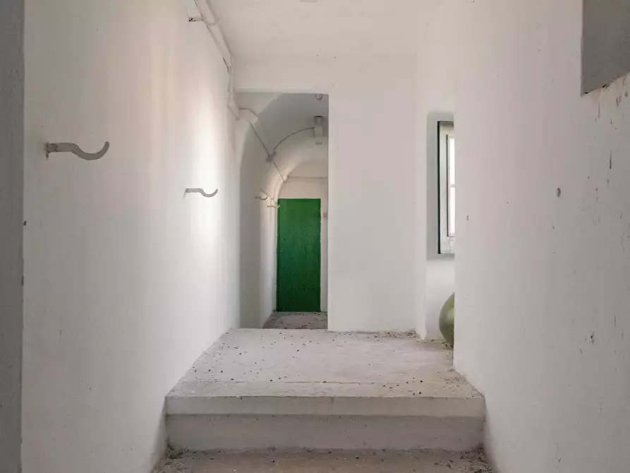 Immagine 41 di Palazzo in vendita  in Via Martiri di Kindu a Ostuni