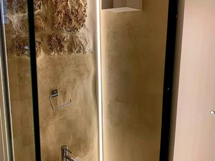 Immagine 25 di Casa indipendente in vendita  in Vico Pergola 14 a Ostuni