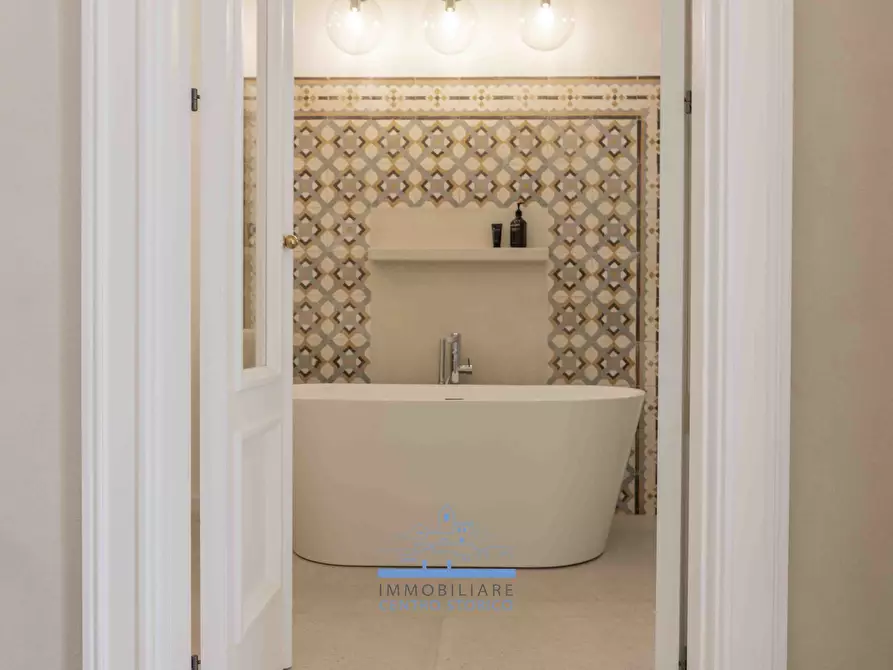 Immagine 30 di Palazzo in vendita  in Via Luca Mindelli a Ostuni