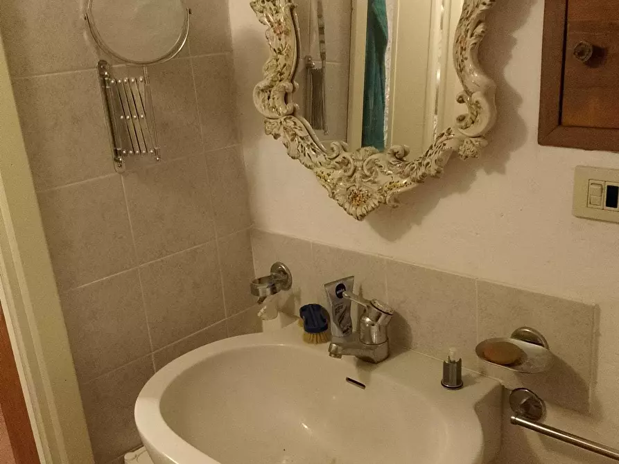 Immagine 15 di Quadrilocale in vendita  in Via al Castello 7 a Pareto