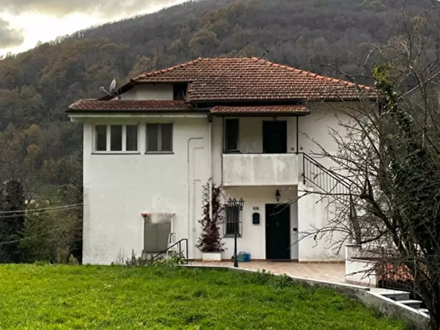 Immagine 6 di Pentalocale in vendita  in Via Ponte di Savignone 27 a Savignone