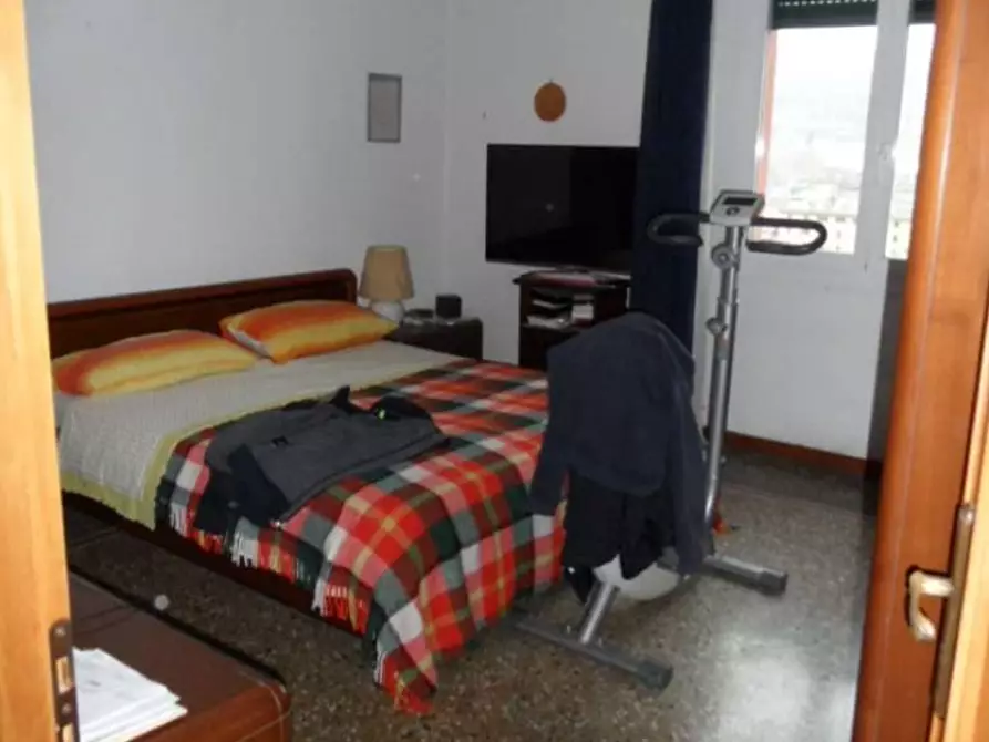 Immagine 5 di Pentalocale in vendita  in Via Adelaide Ristori 10 a Genova