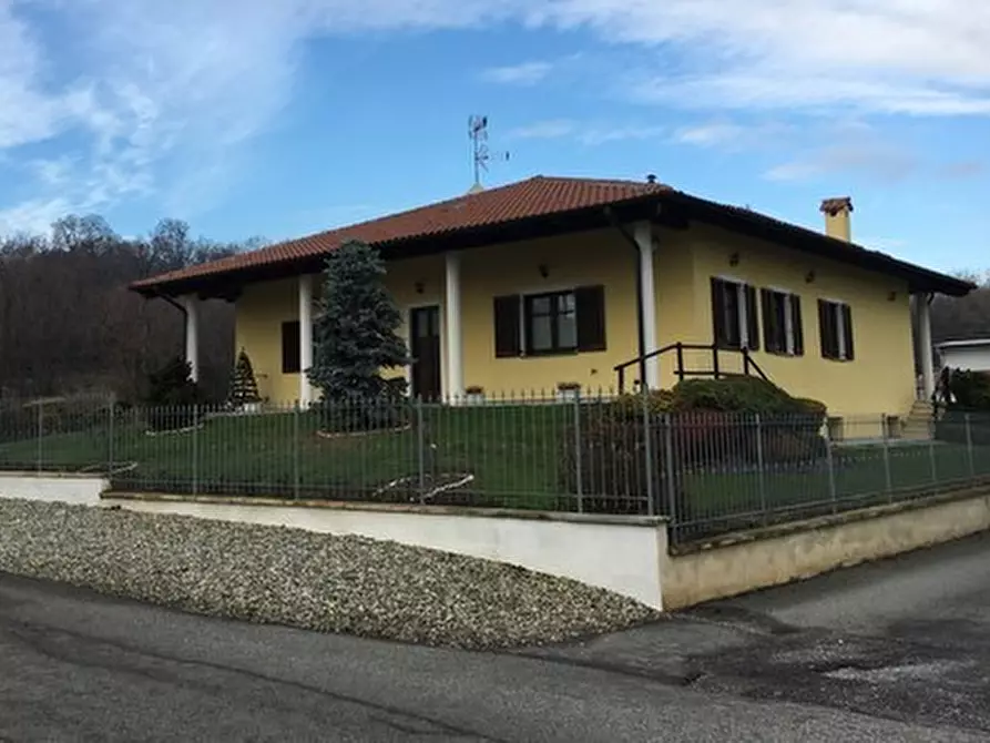 Immagine 1 di Villa in vendita  in Via Roncale 26 a Cavaglia'