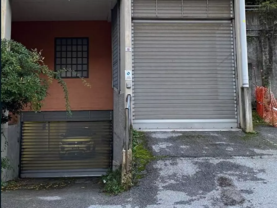 Immagine 1 di Garage in vendita  in Lungotorrente Verde 10 R a Genova