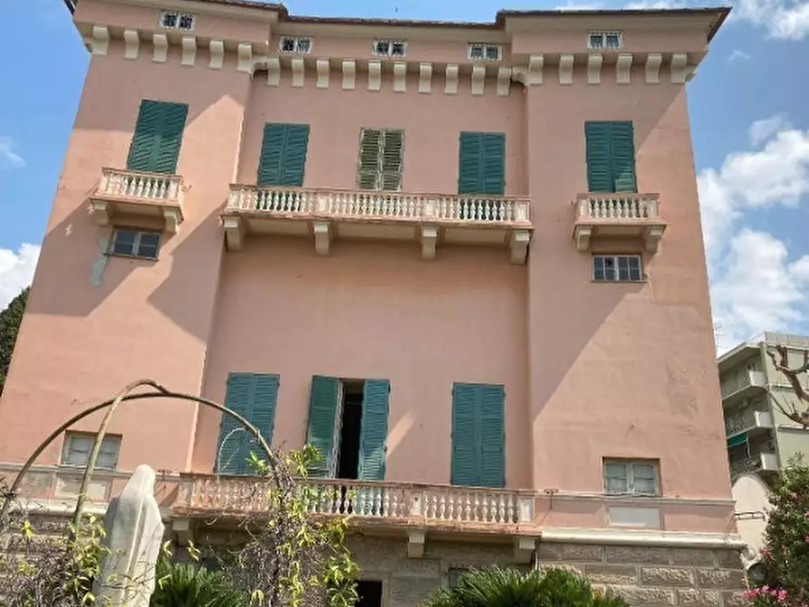 Immagine 1 di Albergo/B&B/Residence in vendita  in Via Pieve di Teco 16 a Genova