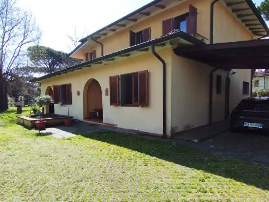 Immagine 1 di Villa in vendita  in Via dei Fichi 38 a Massa