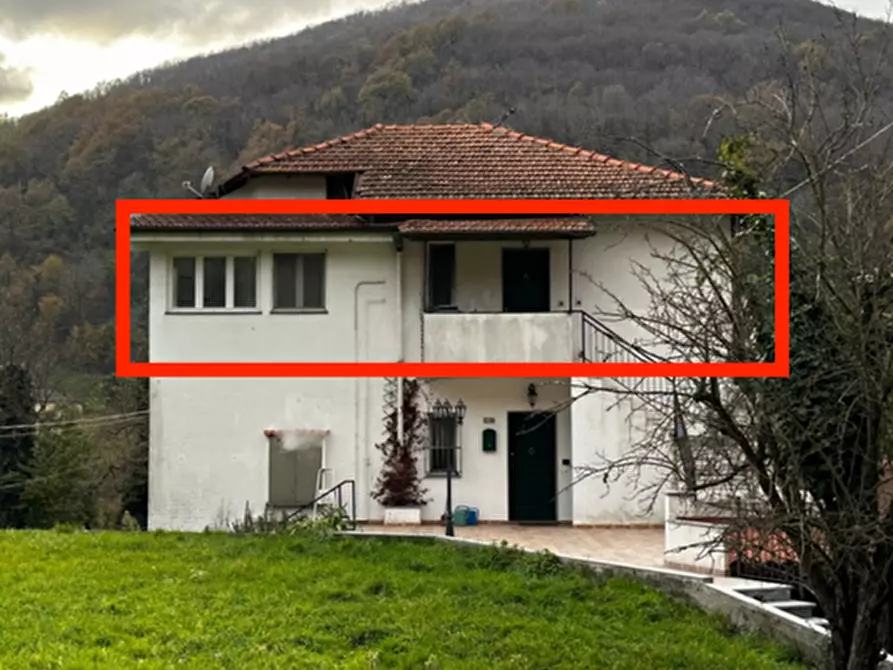 Immagine 1 di Pentalocale in vendita  in Via Ponte di Savignone 27 a Savignone