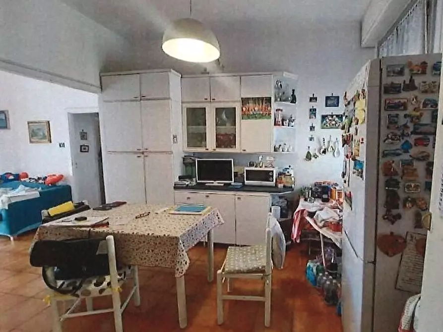 Immagine 3 di Pentalocale in vendita  in Via Fratelli Meldi 18 a Genova