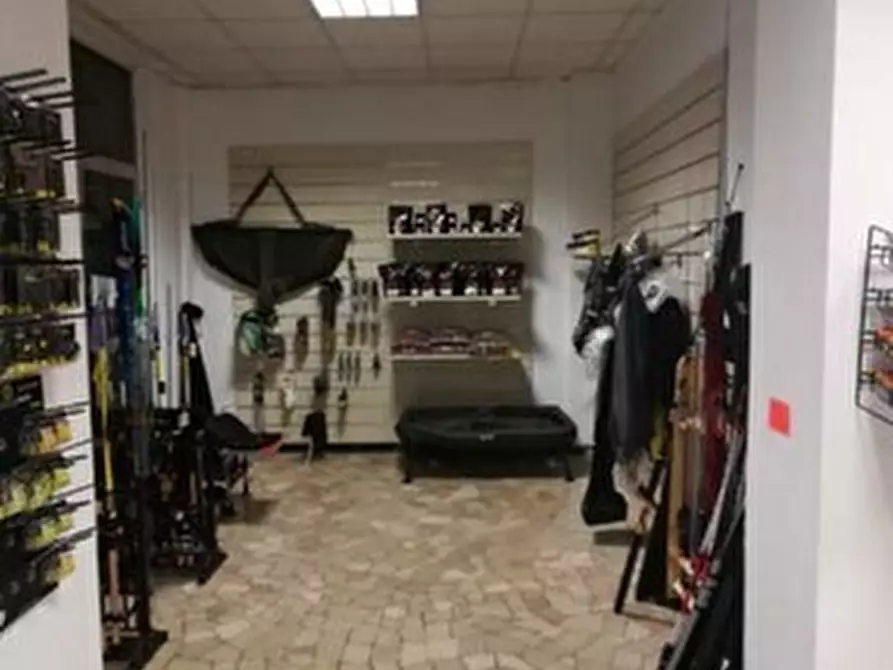 Immagine 5 di Locale commerciale in vendita  in Via Isorelle 40 a Savignone