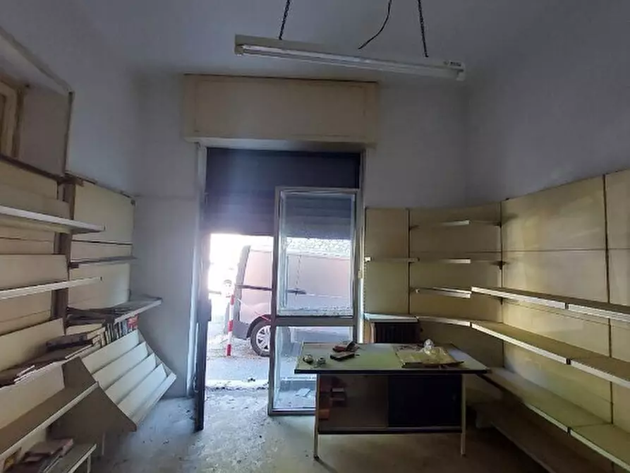 Immagine 5 di Locale commerciale in vendita  in Via Asiago 1 R a Genova