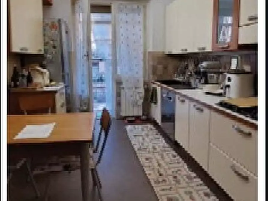 Immagine 3 di Pentalocale in vendita  in Via Fereggiano 30/7 a Genova