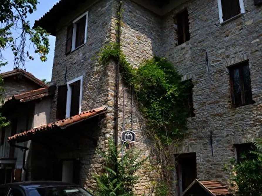 Immagine 1 di Casa indipendente in vendita  in Passeggiata dei Colli 6 a Acqui Terme