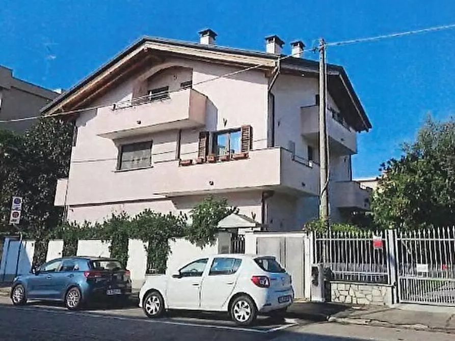 Immagine 1 di Pentalocale in vendita  in Via Dante Alighieri 5 a Bollate