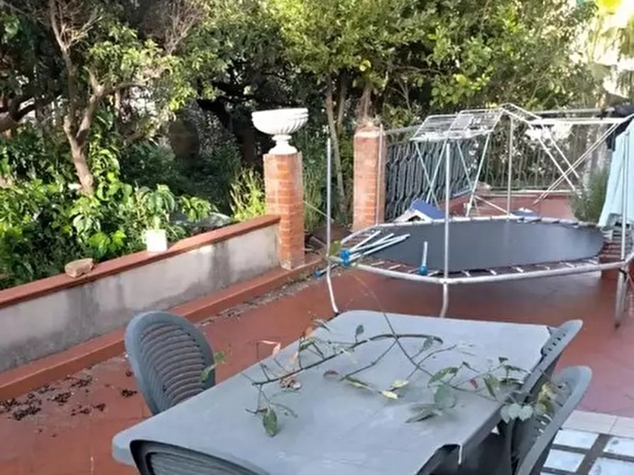 Immagine 3 di Pentalocale in vendita  in Via Felice Cascione 30 a Imperia