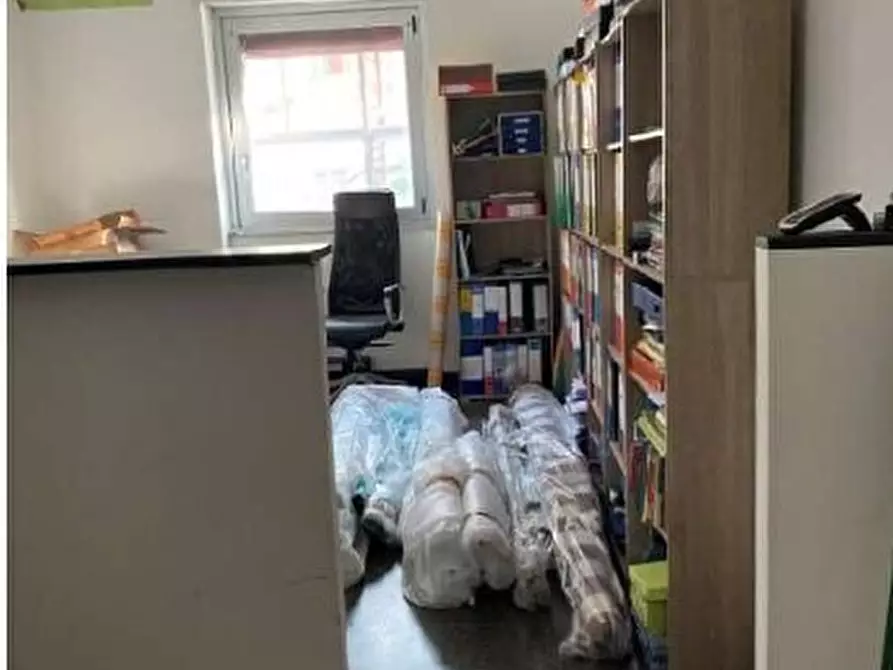 Immagine 9 di Locale commerciale in vendita  in Via dell'Ombra 4 a Genova