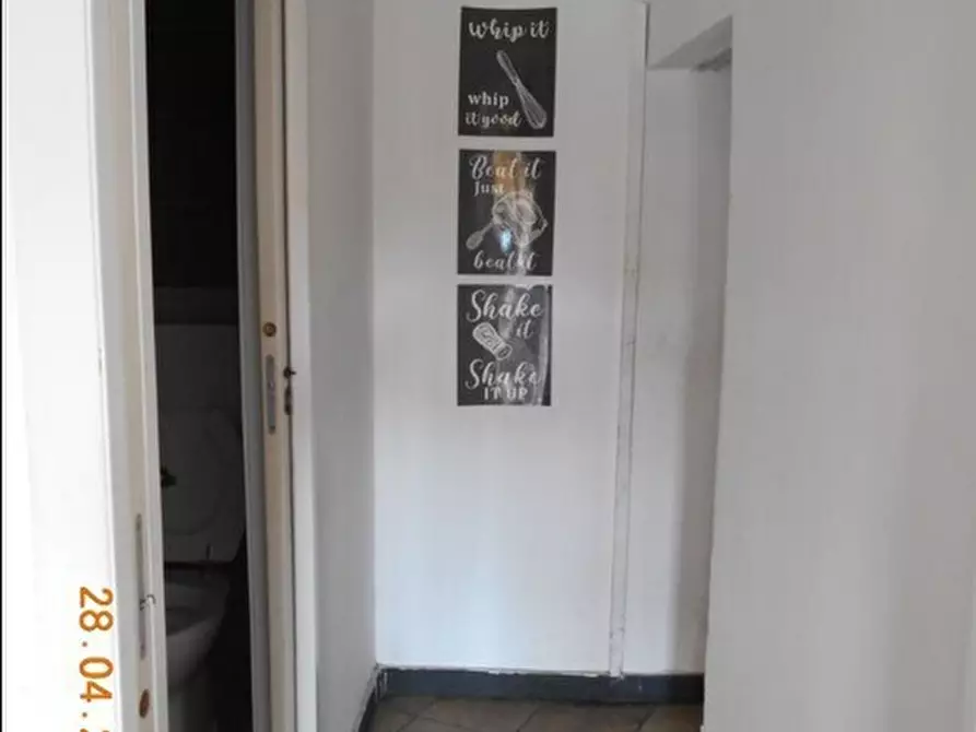 Immagine 10 di Locale commerciale in vendita  in Via Borgoratti 26 R a Genova