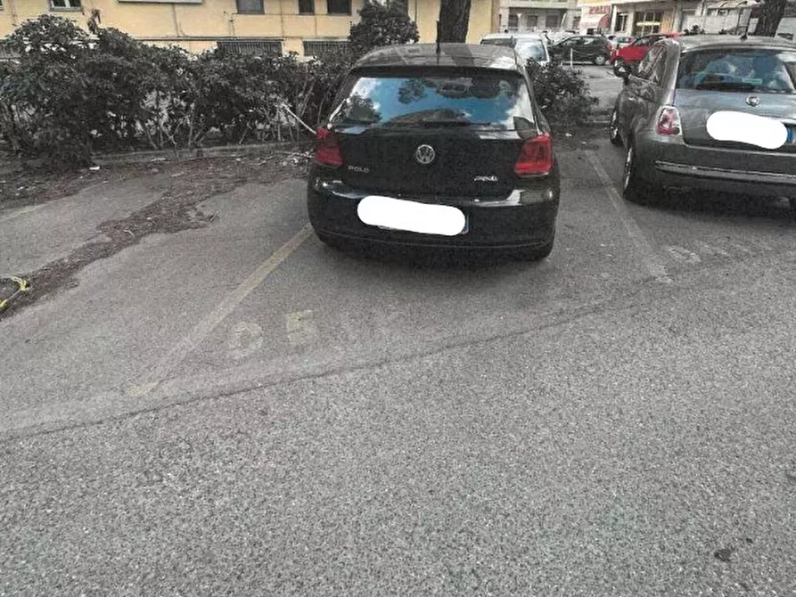 Immagine 1 di Garage in vendita  in Via Luigi Gherzi snc a Genova