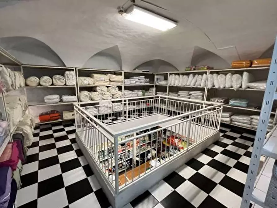 Immagine 4 di Locale commerciale in vendita  in Via Pontida 3 a Alessandria