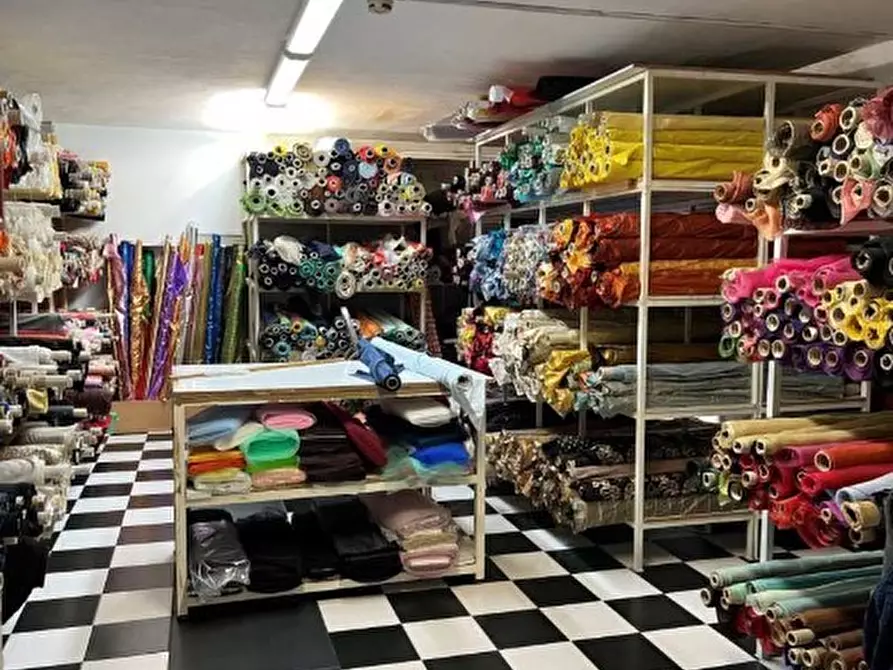 Immagine 3 di Locale commerciale in vendita  in Via Pontida 3 a Alessandria